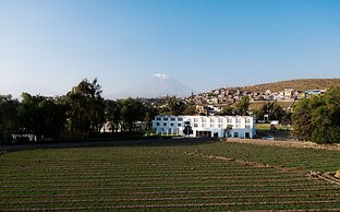 Hotel El Lago by Luoxo