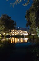 Hotel El Lago by Luoxo