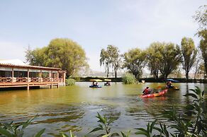 Hotel El Lago by Luoxo