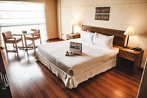 Hotel El Lago by Luoxo