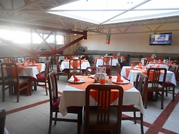 Hotel Puente Real