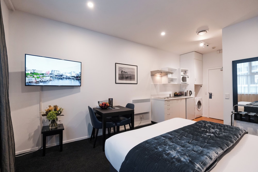 Gilmer Apartment Hotel