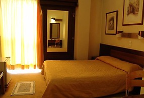 Claridge Hotel