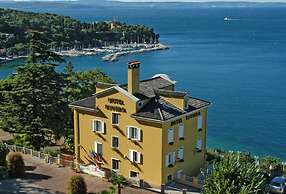 Hotel Riviera & Maximilians