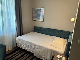 Jet Hotel