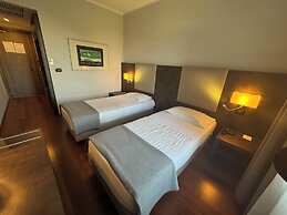 Jet Hotel