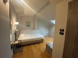 Jet Hotel