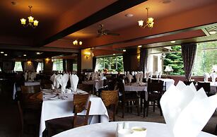 Highlander Hotel