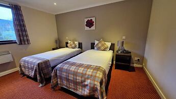 Highlander Hotel