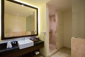 Ubud Village Hotel