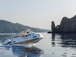D Maris Bay