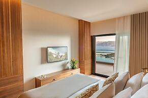 D Maris Bay