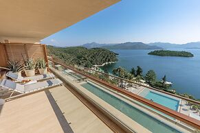 D Maris Bay