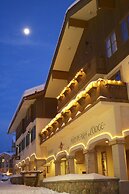 Sun Peaks Lodge