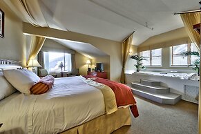 Sun Peaks Lodge