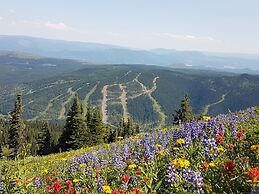Sun Peaks Lodge