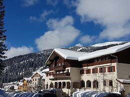 Sun Peaks Lodge