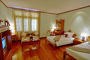 Hotel by the Red Canal