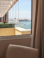 Hotel Triton