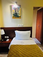 Hotel Triton
