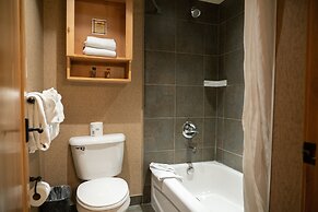 The Fox Hotel and Suites