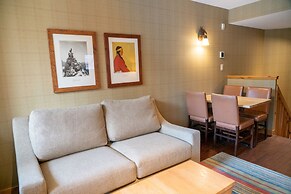 The Fox Hotel and Suites