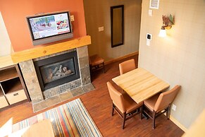 The Fox Hotel and Suites