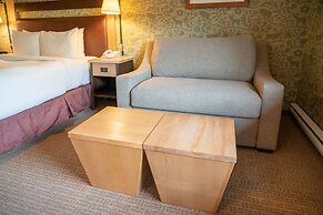 The Fox Hotel and Suites