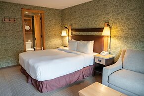 The Fox Hotel and Suites
