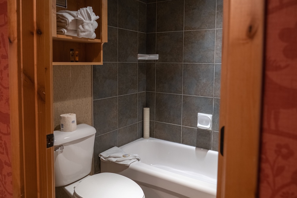The Fox Hotel and Suites