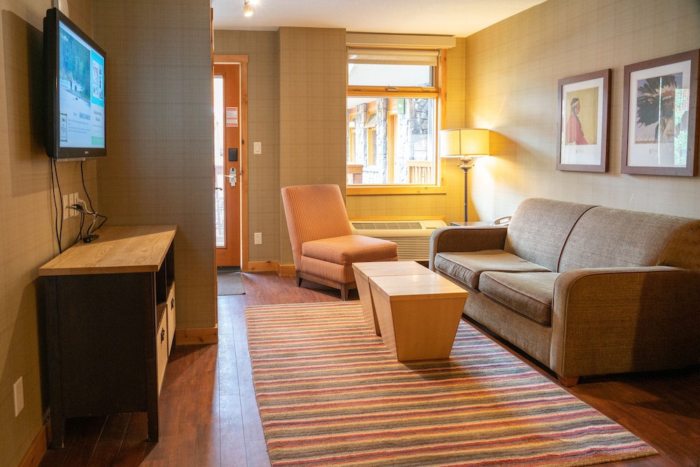 The Fox Hotel and Suites