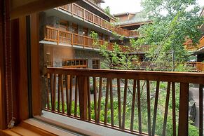 The Fox Hotel and Suites