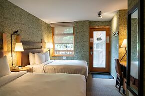 The Fox Hotel and Suites