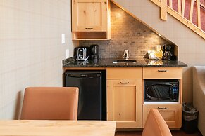 The Fox Hotel and Suites