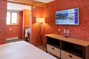 The Fox Hotel and Suites