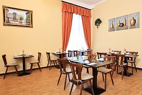 Hotel - Pension Cortina