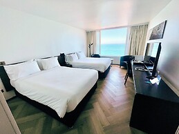 Radisson Blu Acqua Hotel & Spa Concon