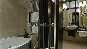 Intown Luxury House