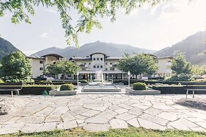 Alpenpalace Luxury Hideaway & Spa Retreat