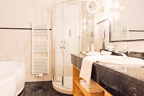 Alpenpalace Luxury Hideaway & Spa Retreat