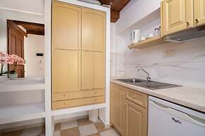 Sea View Village - Studios & Apartments