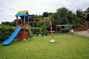 Sea View Village - Studios & Apartments