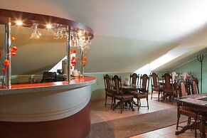 Empire Park Hotel