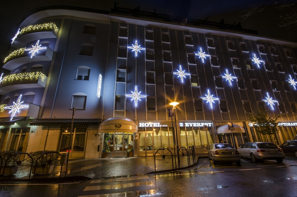 Hotel Everest