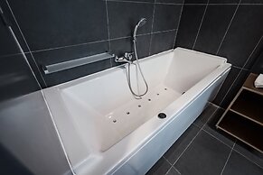 New Ipoint Hotel