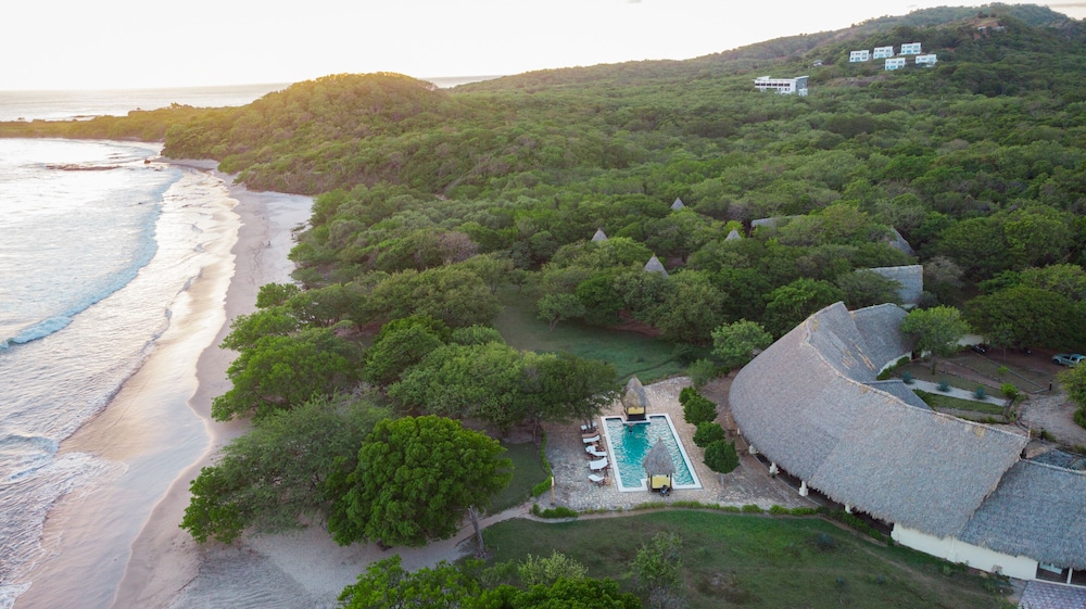 Hotel Punta Teonoste Boutique Beachfront Resort