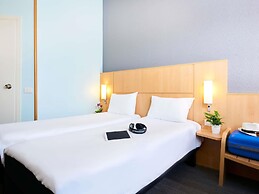 ibis Como