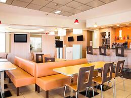 ibis Como