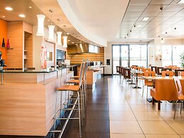 ibis Como