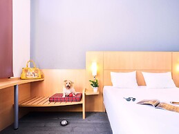 ibis Como